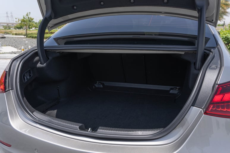 Mercedes C200 (Argent), 2022 &agrave; louer &agrave; Ras Al Khaimah