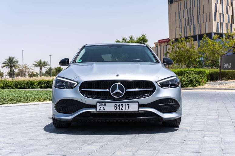 Mercedes C200 (Argent), 2022 &agrave; louer &agrave; Abu Dhabi
