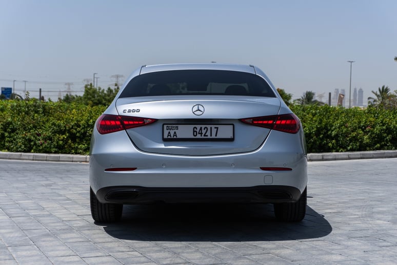 Mercedes C200 (Argent), 2022 &agrave; louer &agrave; Abu Dhabi