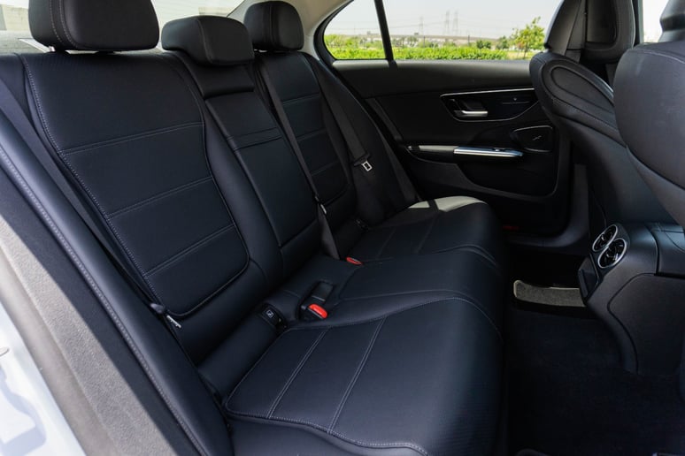 Mercedes C200 (Argent), 2022 &agrave; louer &agrave; Abu Dhabi