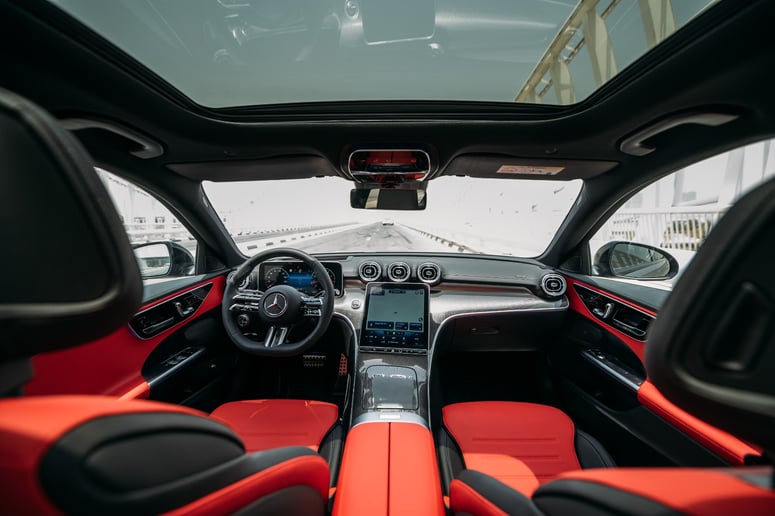 Şarika'de kiralık Mercedes C200 (G&uuml;m&uuml;ş), 2023