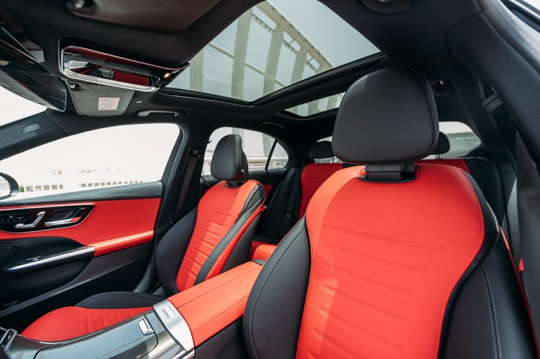 Şarika'de kiralık Mercedes C200 (G&uuml;m&uuml;ş), 2023