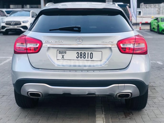 إيجار مرسيدس GLA (فضة), 2020 في دبي