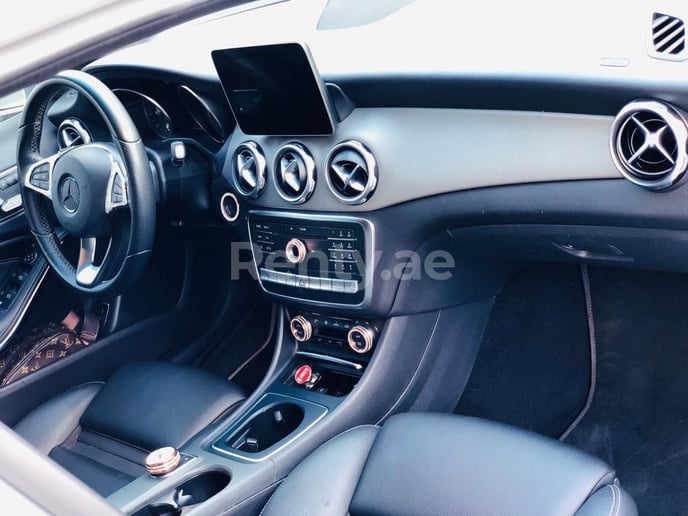 إيجار مرسيدس GLA (فضة), 2020 في دبي