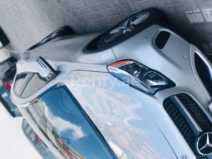 إيجار مرسيدس GLA (فضة), 2020 في دبي