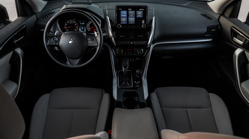 Mitsubishi Eclipse Cross (Zilver), 2023 te huur in Abu Dhabi