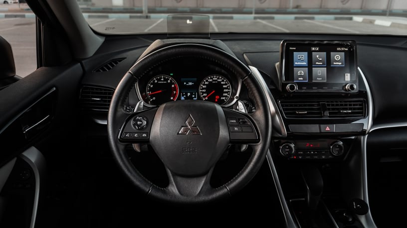 Mitsubishi Eclipse Cross (Zilver), 2023 te huur in Abu Dhabi