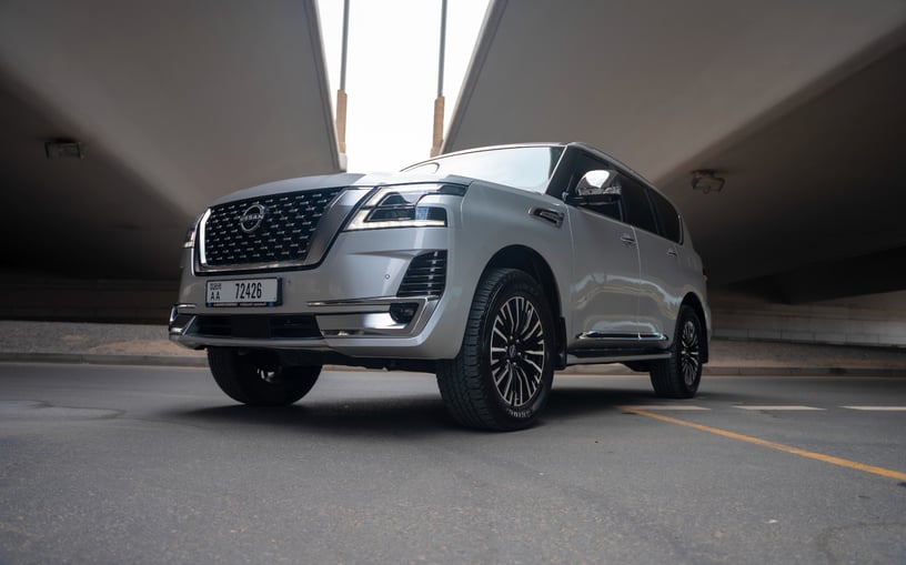 Nissan Patrol Platinum V6 (Zilver), 2024 te huur in Sharjah