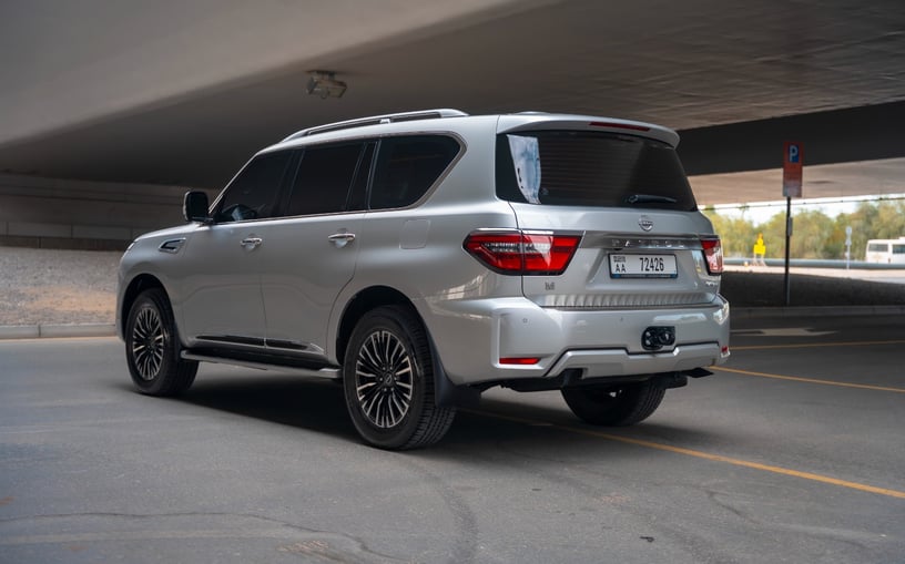 Nissan Patrol Platinum V6 (Zilver), 2024 te huur in Sharjah