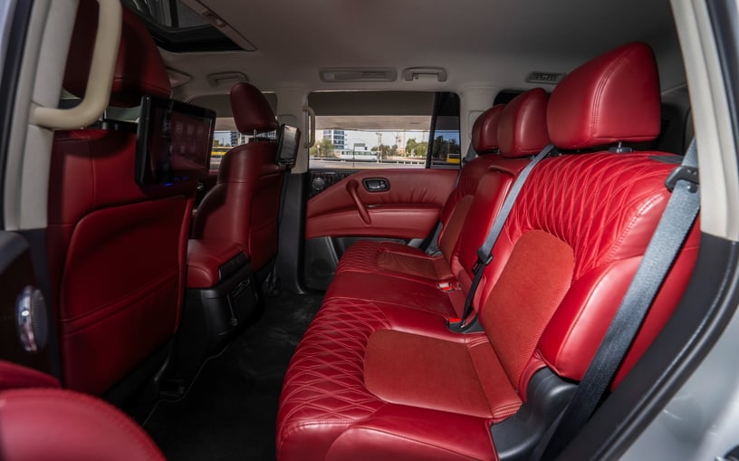 Nissan Patrol Platinum V6 (Zilver), 2024 te huur in Sharjah