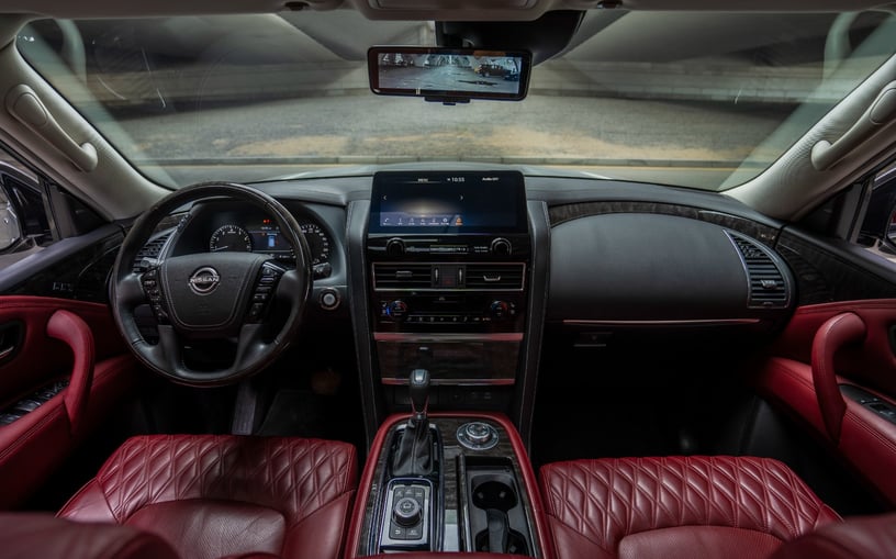 Nissan Patrol Platinum V6 (Zilver), 2024 te huur in Sharjah