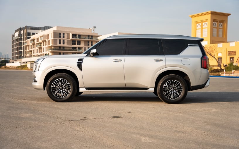 Nissan Patrol Platinum V6 (Zilver), 2025 te huur in Sharjah