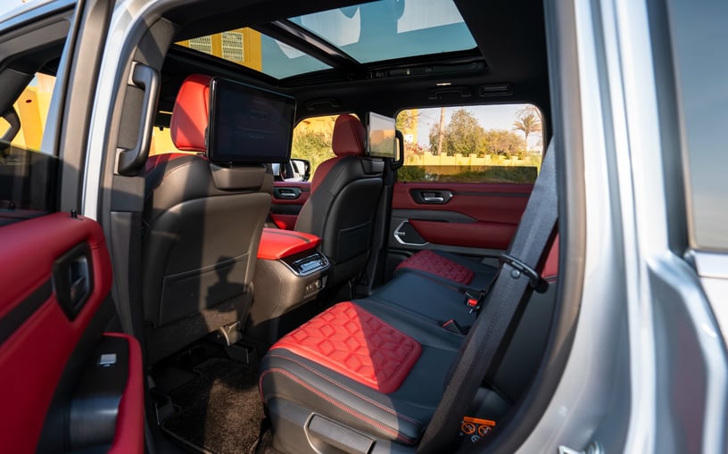 Nissan Patrol Platinum V6 (Zilver), 2025 te huur in Sharjah