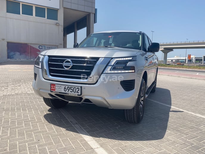 Nissan Patrol (Negro), 2021 para alquiler en Dub&aacute;i