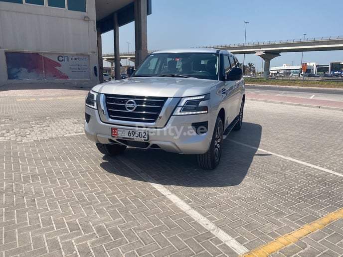 Nissan Patrol (Negro), 2021 para alquiler en Dub&aacute;i