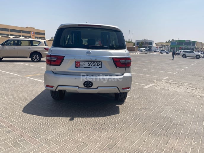 Nissan Patrol (Negro), 2021 para alquiler en Dub&aacute;i