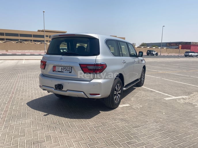 Nissan Patrol (Negro), 2021 para alquiler en Dub&aacute;i