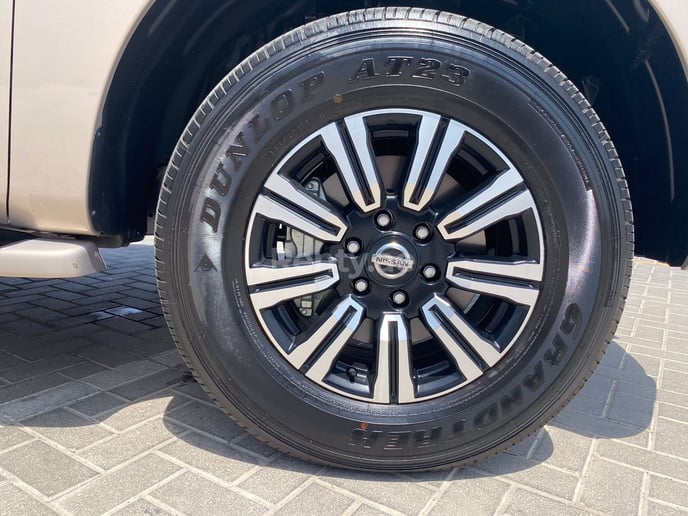Nissan Patrol (Negro), 2021 para alquiler en Dub&aacute;i