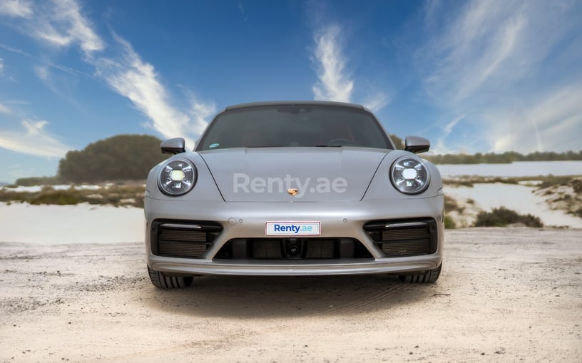 Porsche 911 Carrera 2s (Zilver), 2021 te huur in Dubai