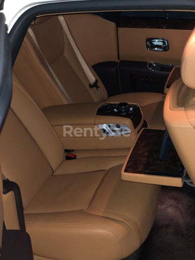 Rolls Royce Ghost (Oro), 2019 para alquiler en Dub&aacute;i