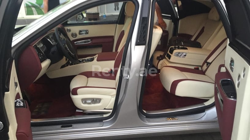 Rolls Royce Ghost (Silber), 2019  zur Miete in Dubai