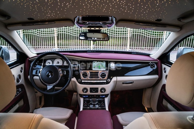 Rolls Royce Ghost (Silber), 2019  zur Miete in Dubai