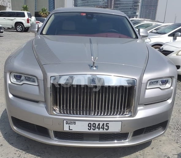 Rolls Royce Ghost (Silber), 2019  zur Miete in Dubai