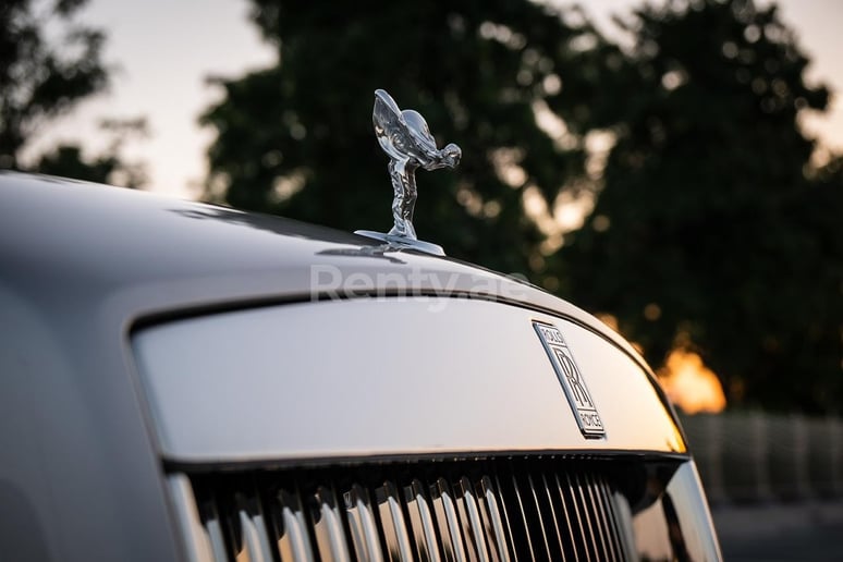 Rolls Royce Ghost (Silber), 2019  zur Miete in Dubai
