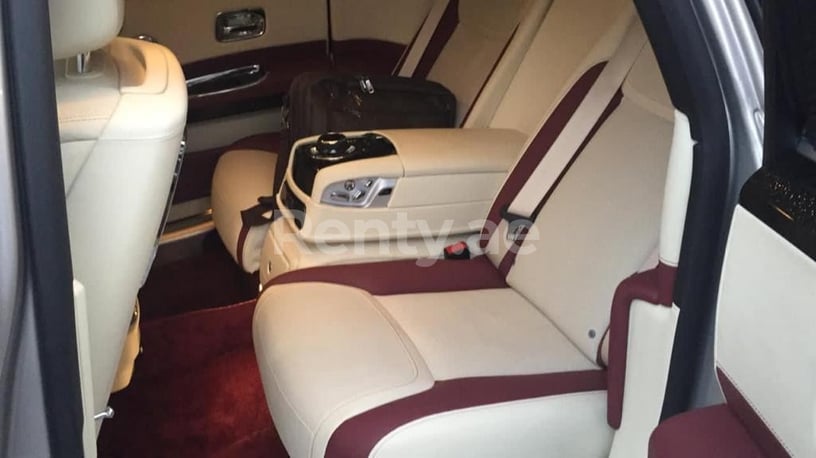 Rolls Royce Ghost (Silber), 2019  zur Miete in Dubai