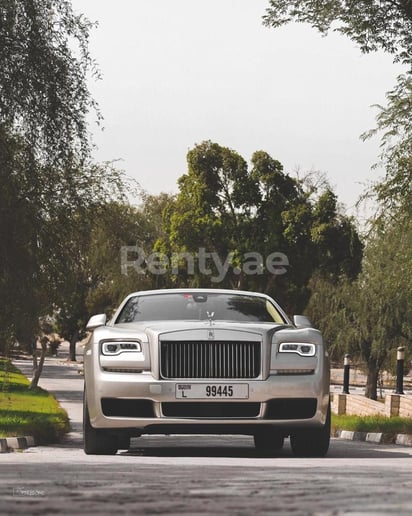 Rolls Royce Ghost (Silber), 2019  zur Miete in Dubai