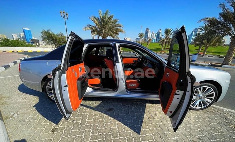 Rolls Royce Ghost (Серебро), 2020 для аренды в Дубай