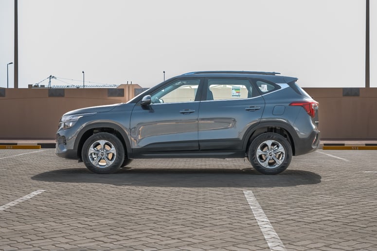 KIA Seltos (Gris Fonc&eacute;), 2024 &agrave; louer &agrave; Ras Al Khaimah