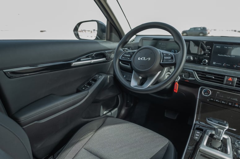 KIA Seltos (Gris Fonc&eacute;), 2024 &agrave; louer &agrave; Ras Al Khaimah