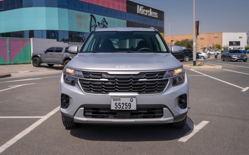 KIA Seltos (Perla Grigio Urbano), 2024 in affitto a Sharjah