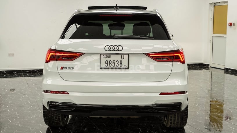 2021 Audi Q3 with RS3 bodykit (Bianco grigio), 2021 in affitto a Dubai