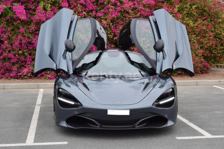 McLaren 720 S, Unique car (Gris blanc), 2019 &agrave; louer &agrave; Duba&iuml;