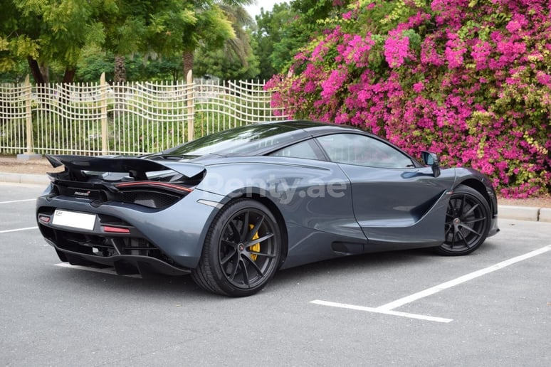 McLaren 720 S, Unique car (Gris blanc), 2019 &agrave; louer &agrave; Duba&iuml;
