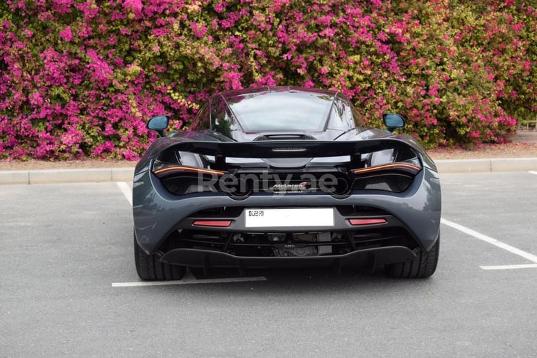 McLaren 720 S, Unique car (Gris blanc), 2019 &agrave; louer &agrave; Duba&iuml;
