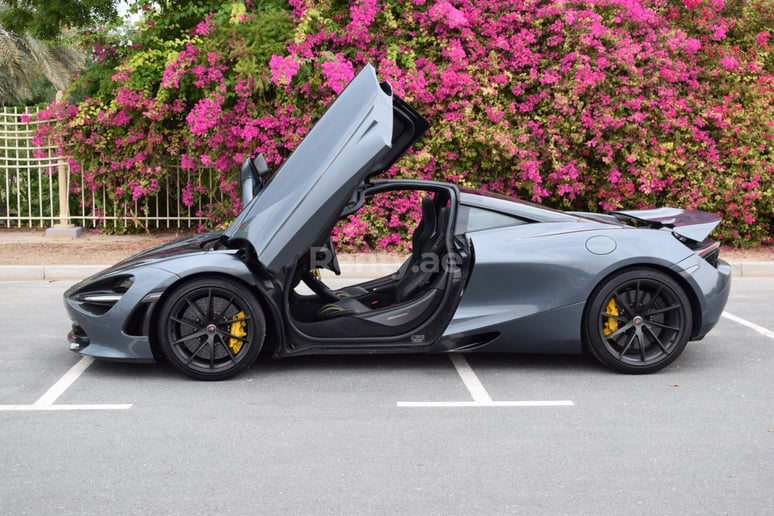 McLaren 720 S, Unique car (Gris blanc), 2019 &agrave; louer &agrave; Duba&iuml;