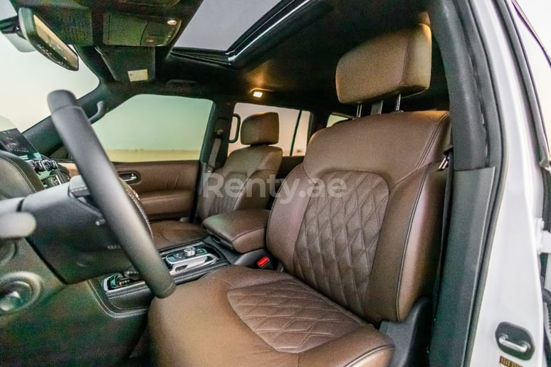 2021 Nissan Patrol Platinum (Bianca), 2021 in affitto a Dubai