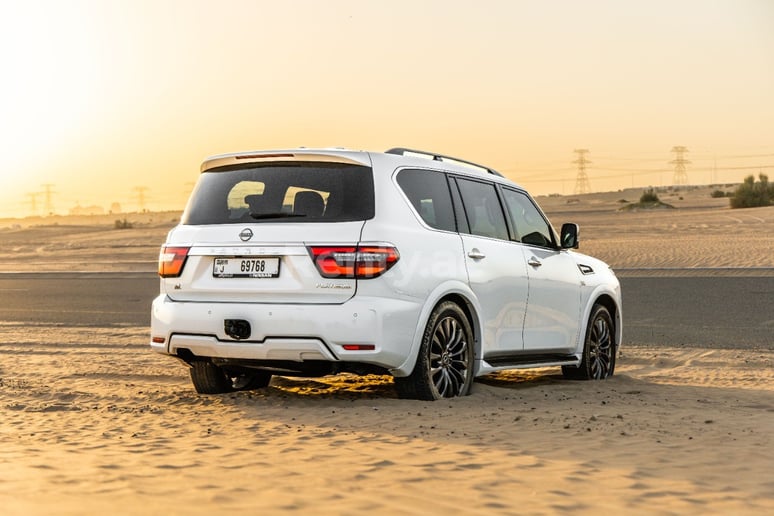 2021 Nissan Patrol Platinum (Bianca), 2021 in affitto a Dubai