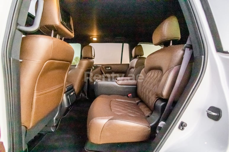 2021 Nissan Patrol Platinum (Bianca), 2021 in affitto a Dubai
