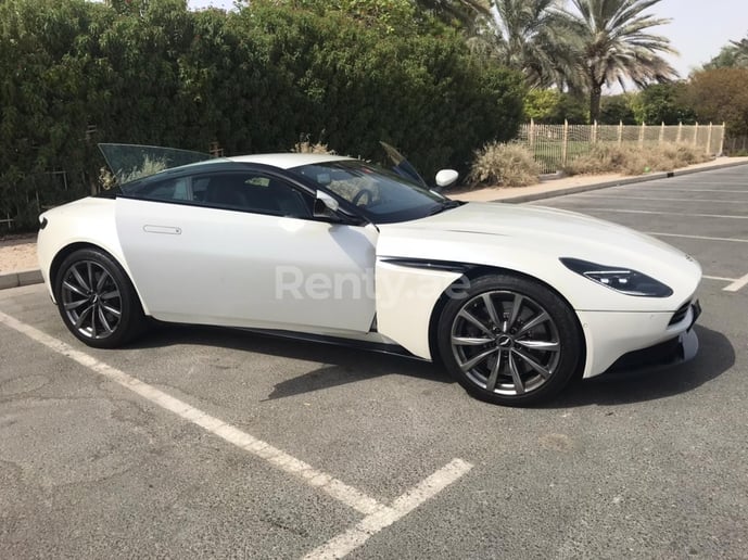Aston Martin DB11 (Wit), 2018 te huur in Dubai