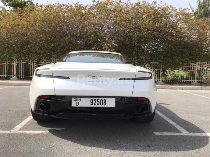 Aston Martin DB11 (Wit), 2018 te huur in Dubai