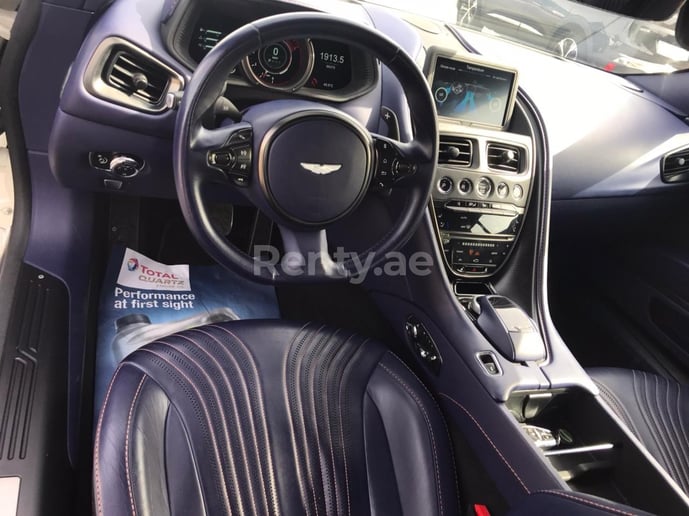 Aston Martin DB11 (Wit), 2018 te huur in Dubai