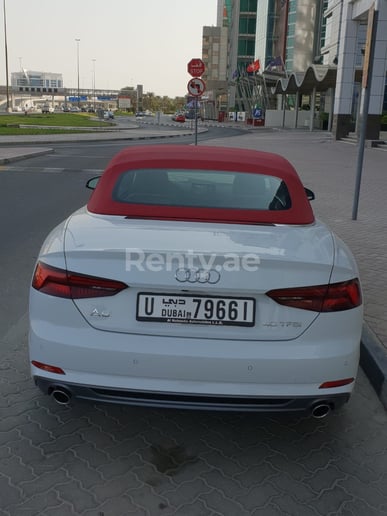 Audi A5 convertible (Wei&szlig;), 2019  zur Miete in Dubai