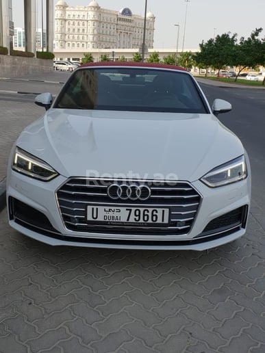 Audi A5 convertible (Wei&szlig;), 2019  zur Miete in Dubai