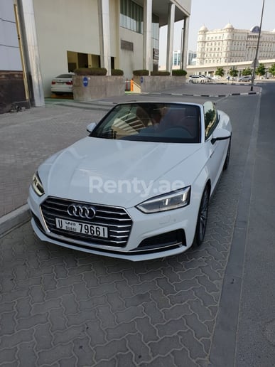 Audi A5 convertible (Wei&szlig;), 2019  zur Miete in Dubai