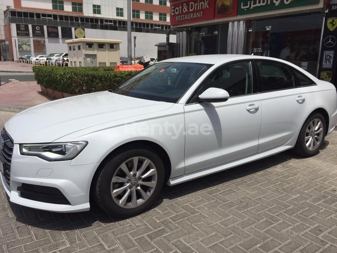 Dubai'de kiralık Audi A6 (Beyaz), 2018
