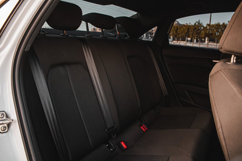 Abu Dabi'de kiralık Audi A3 (Beyaz), 2021